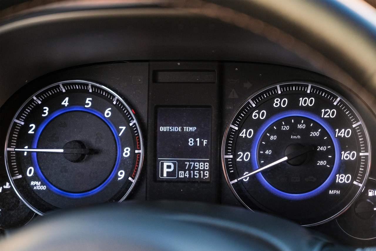 INFINITI QX70 Vehicle Main Gallery Image 19