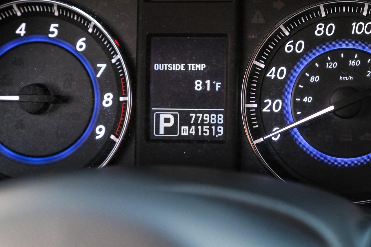 INFINITI QX70 Vehicle Main Gallery Image 20