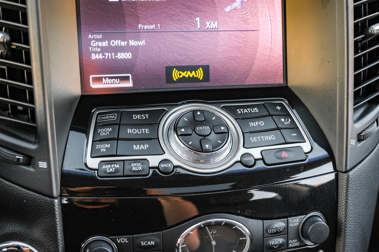 INFINITI QX70 Vehicle Main Gallery Image 29