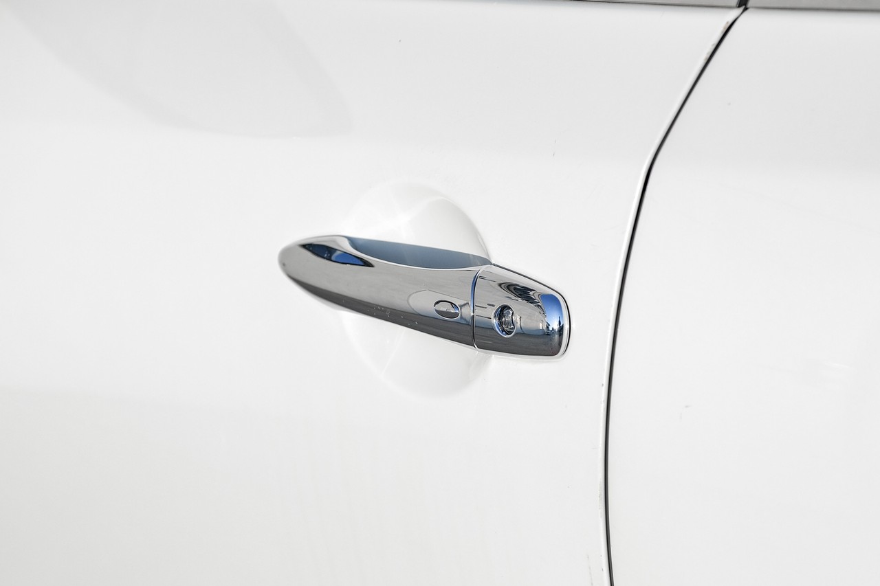 INFINITI QX70 Vehicle Main Gallery Image 38