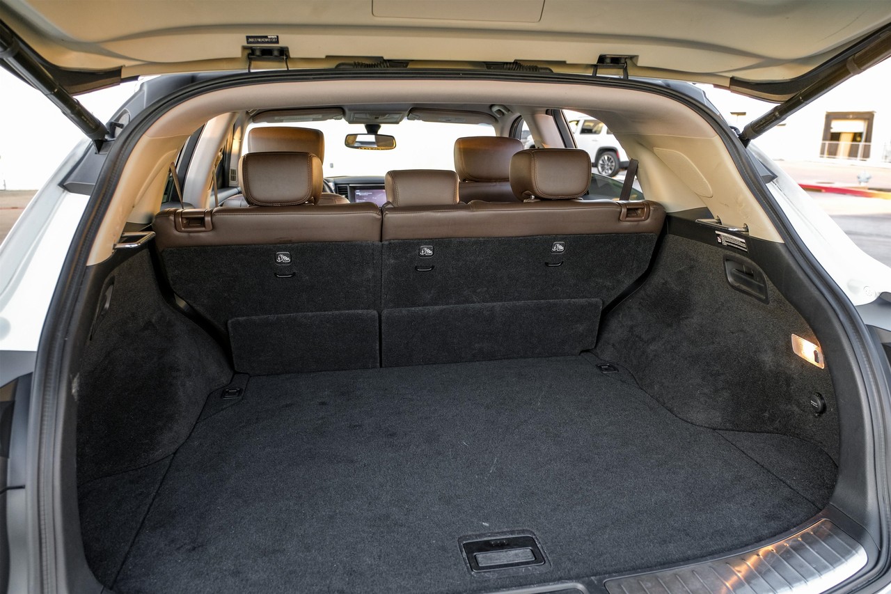 INFINITI QX70 Vehicle Main Gallery Image 48