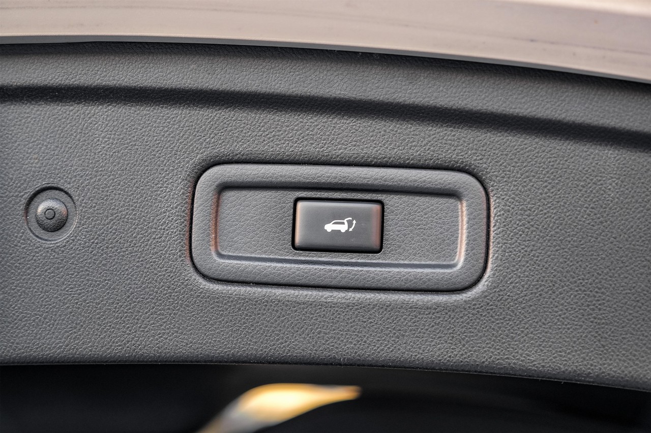 INFINITI QX70 Vehicle Main Gallery Image 49