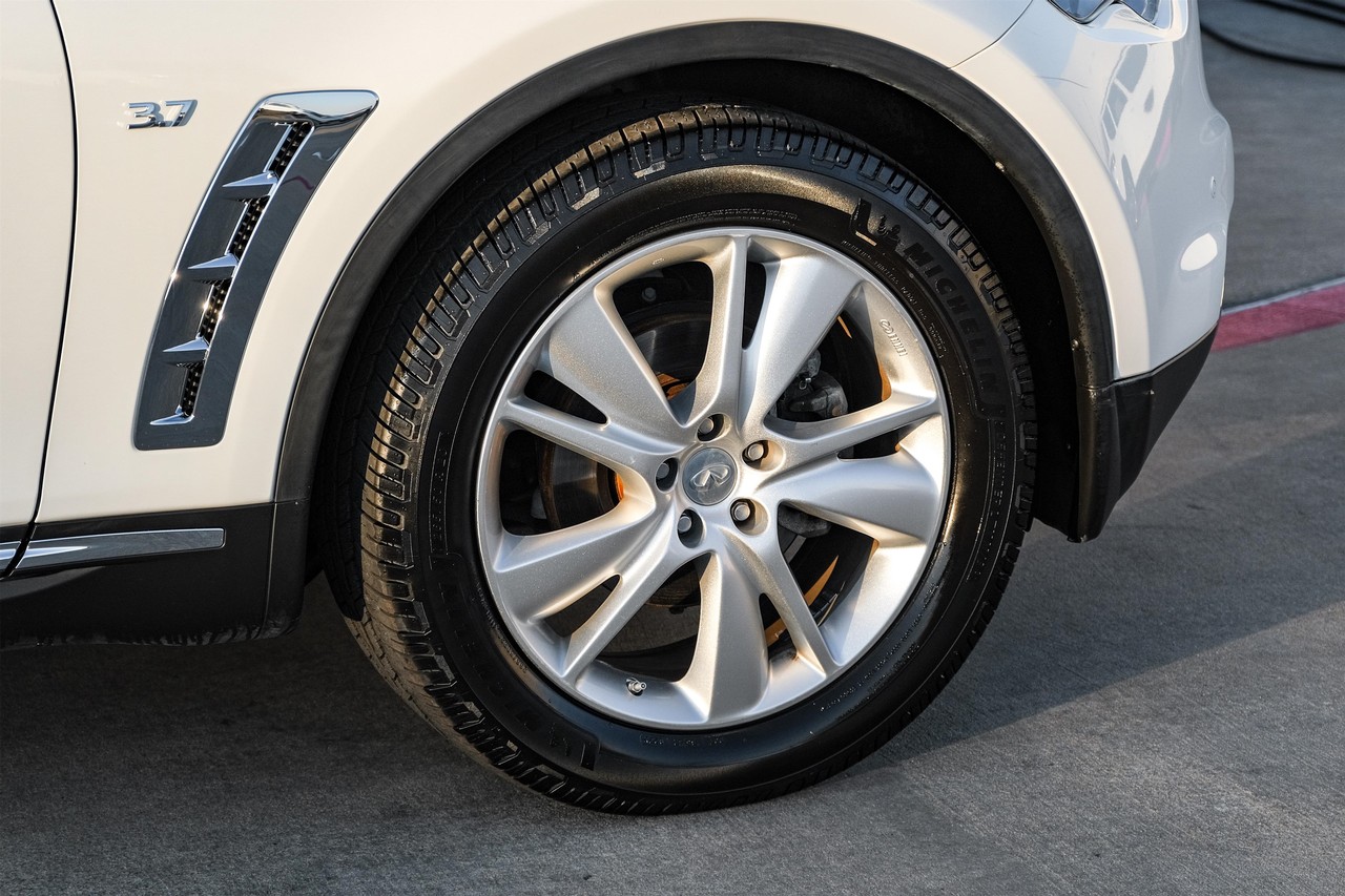 INFINITI QX70 Vehicle Main Gallery Image 51