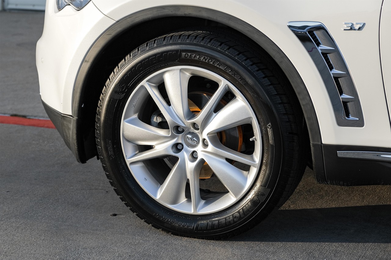 INFINITI QX70 Vehicle Main Gallery Image 52