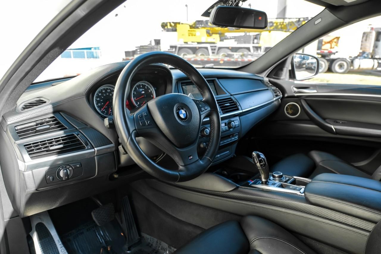 BMW X6 M Vehicle Main Gallery Image 03