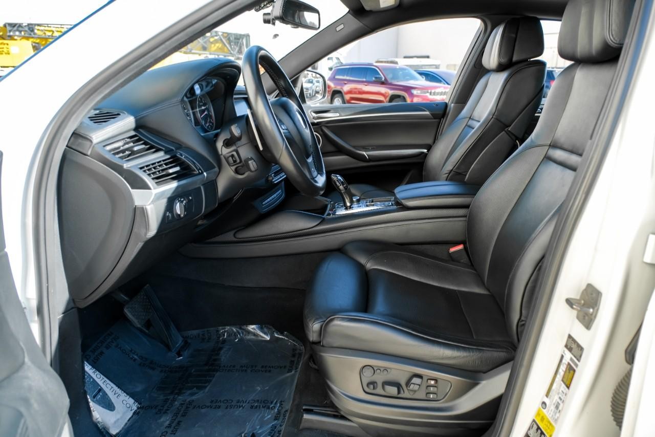 BMW X6 M Vehicle Main Gallery Image 04