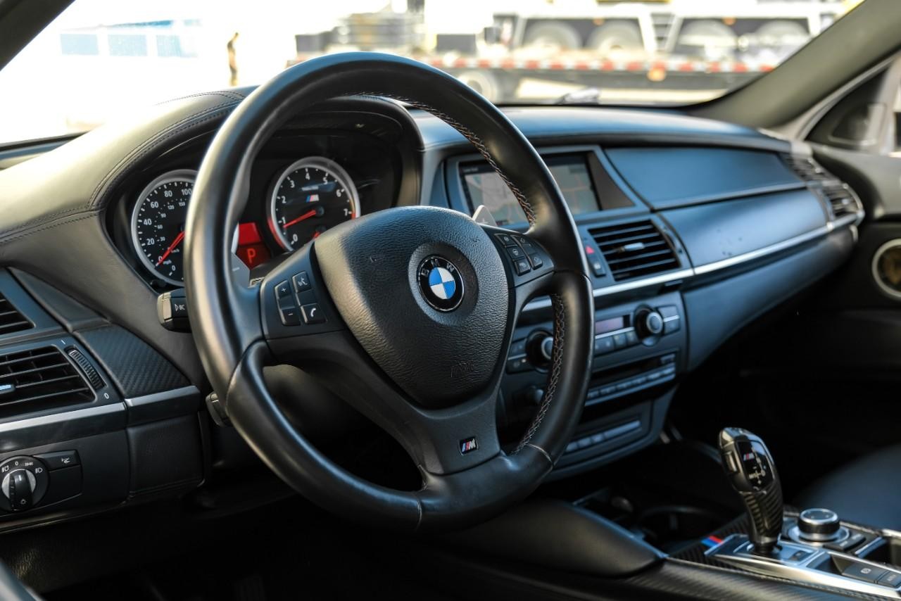 BMW X6 M Vehicle Main Gallery Image 16