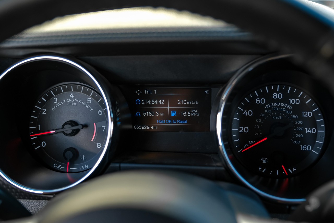 Ford Mustang Vehicle Main Gallery Image 16