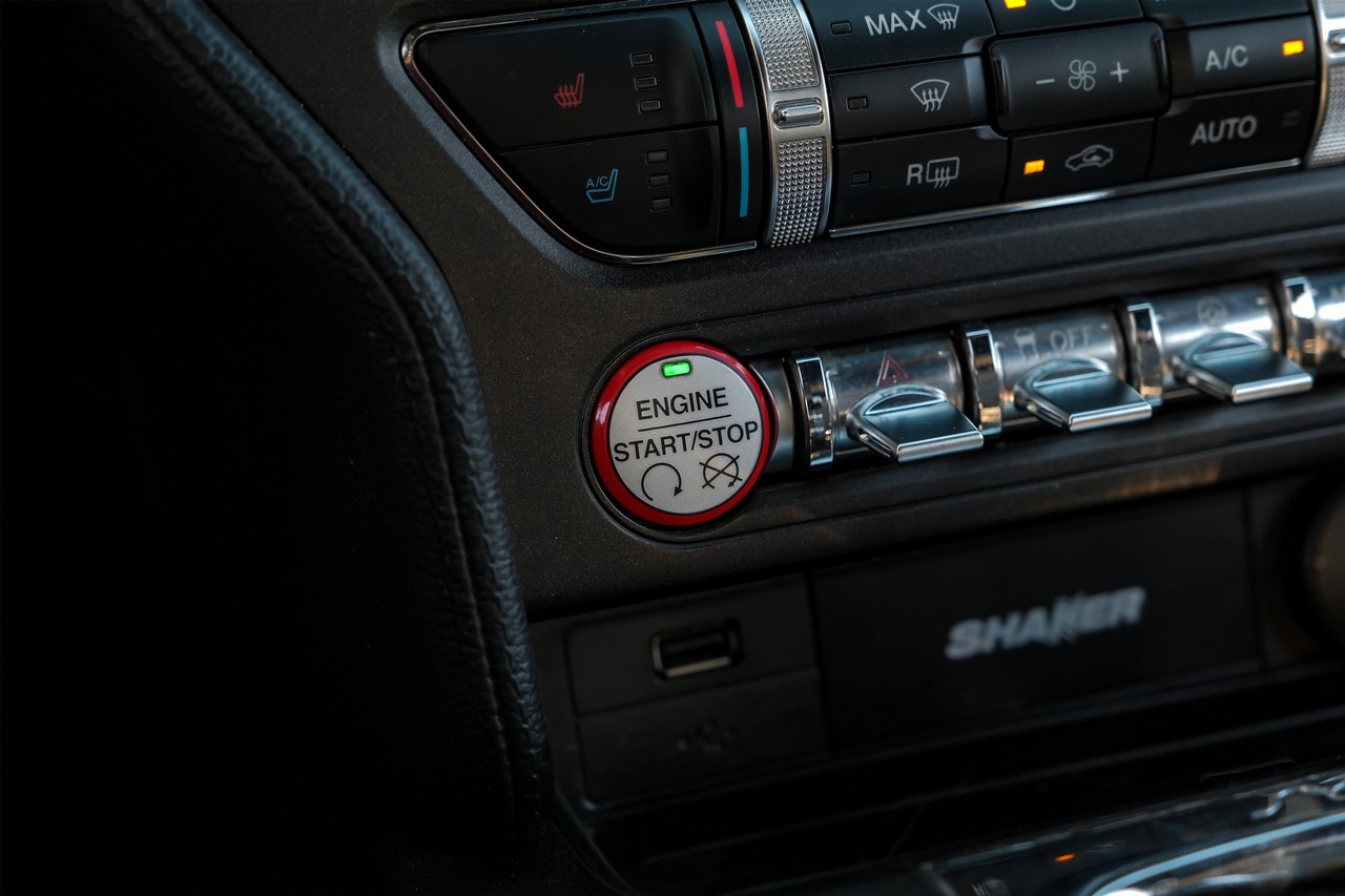 Ford Mustang Vehicle Main Gallery Image 18