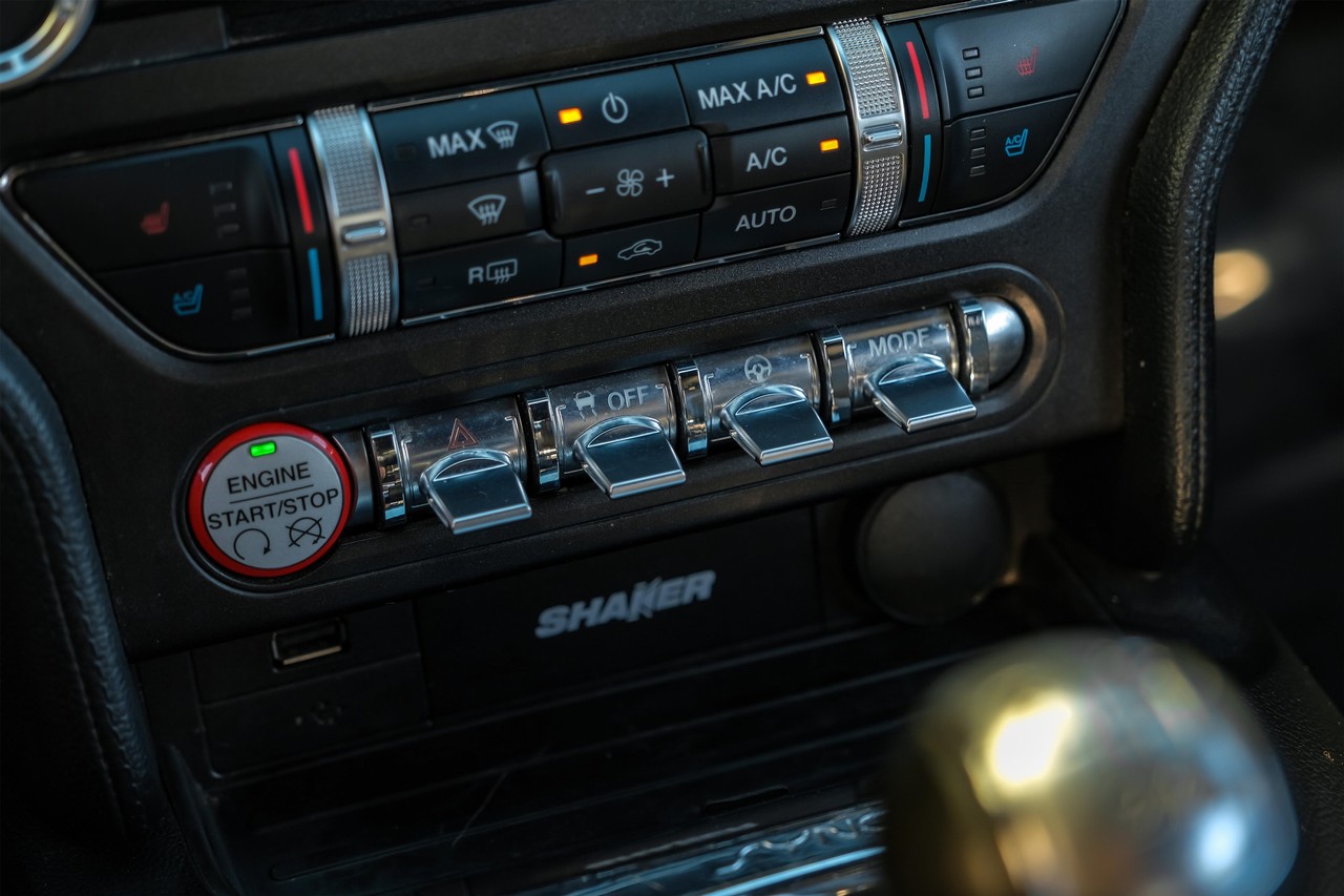 Ford Mustang Vehicle Main Gallery Image 25