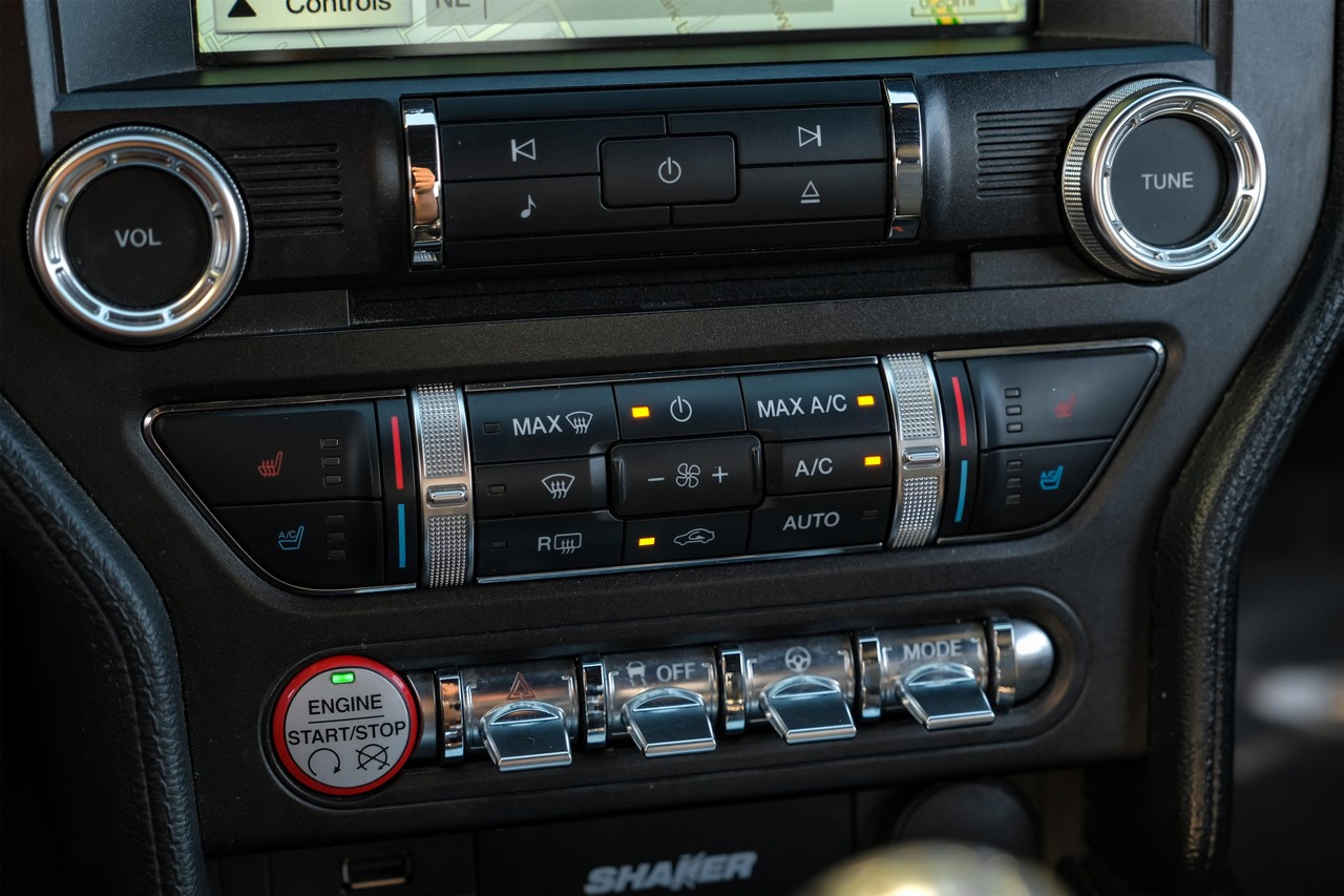 Ford Mustang Vehicle Main Gallery Image 26