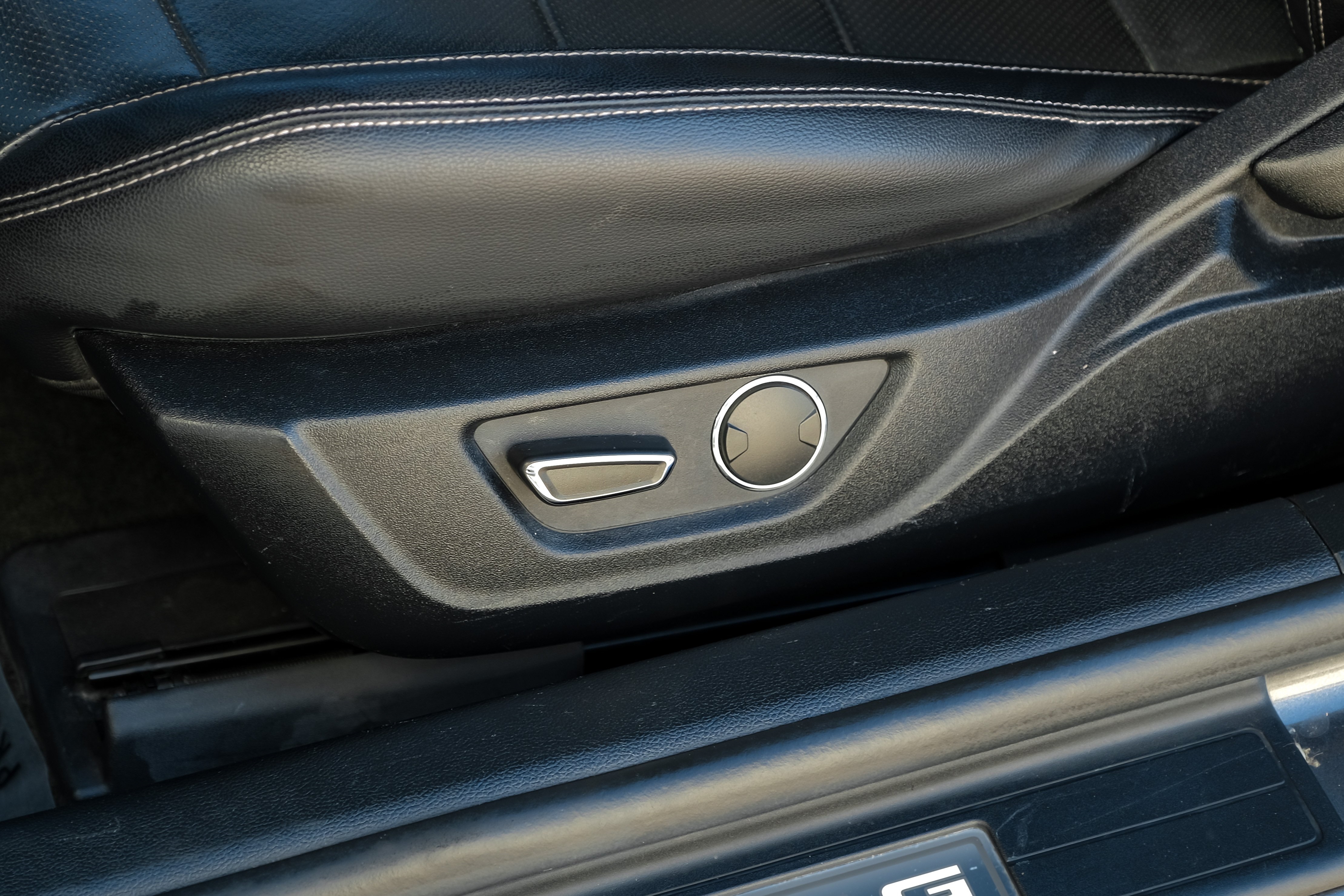 Ford Mustang Vehicle Main Gallery Image 31