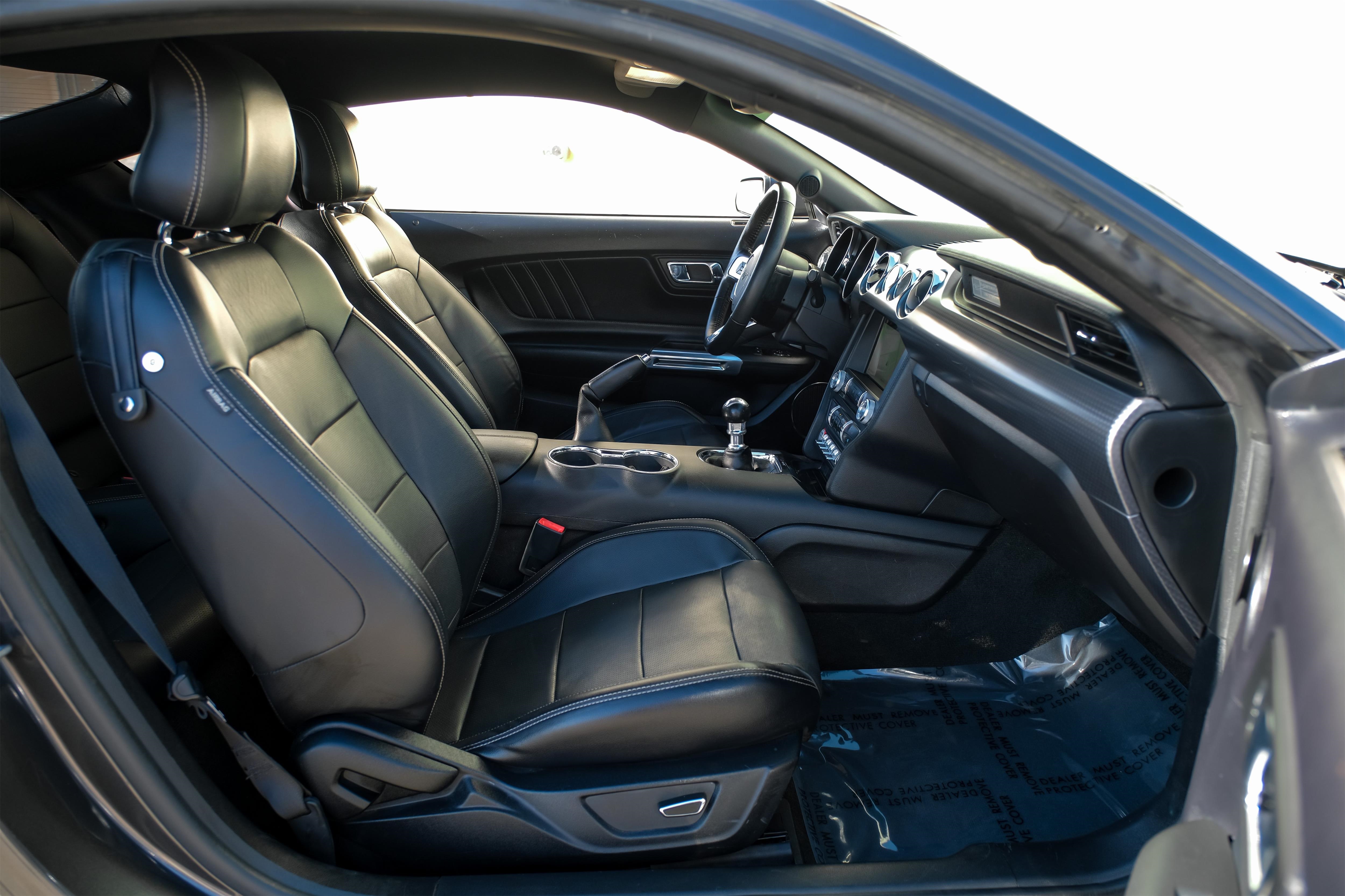 Ford Mustang Vehicle Main Gallery Image 32