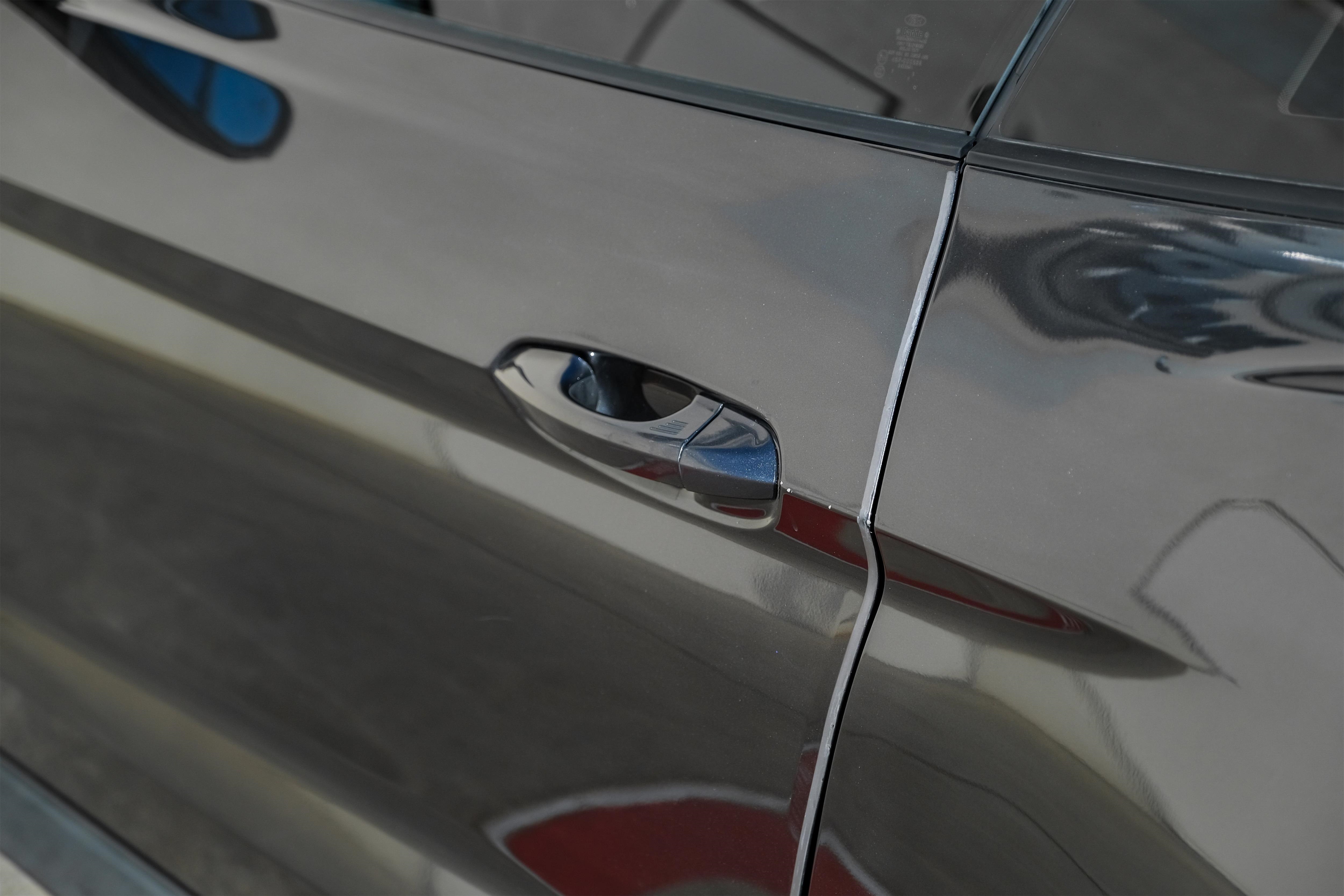 Ford Mustang Vehicle Main Gallery Image 35