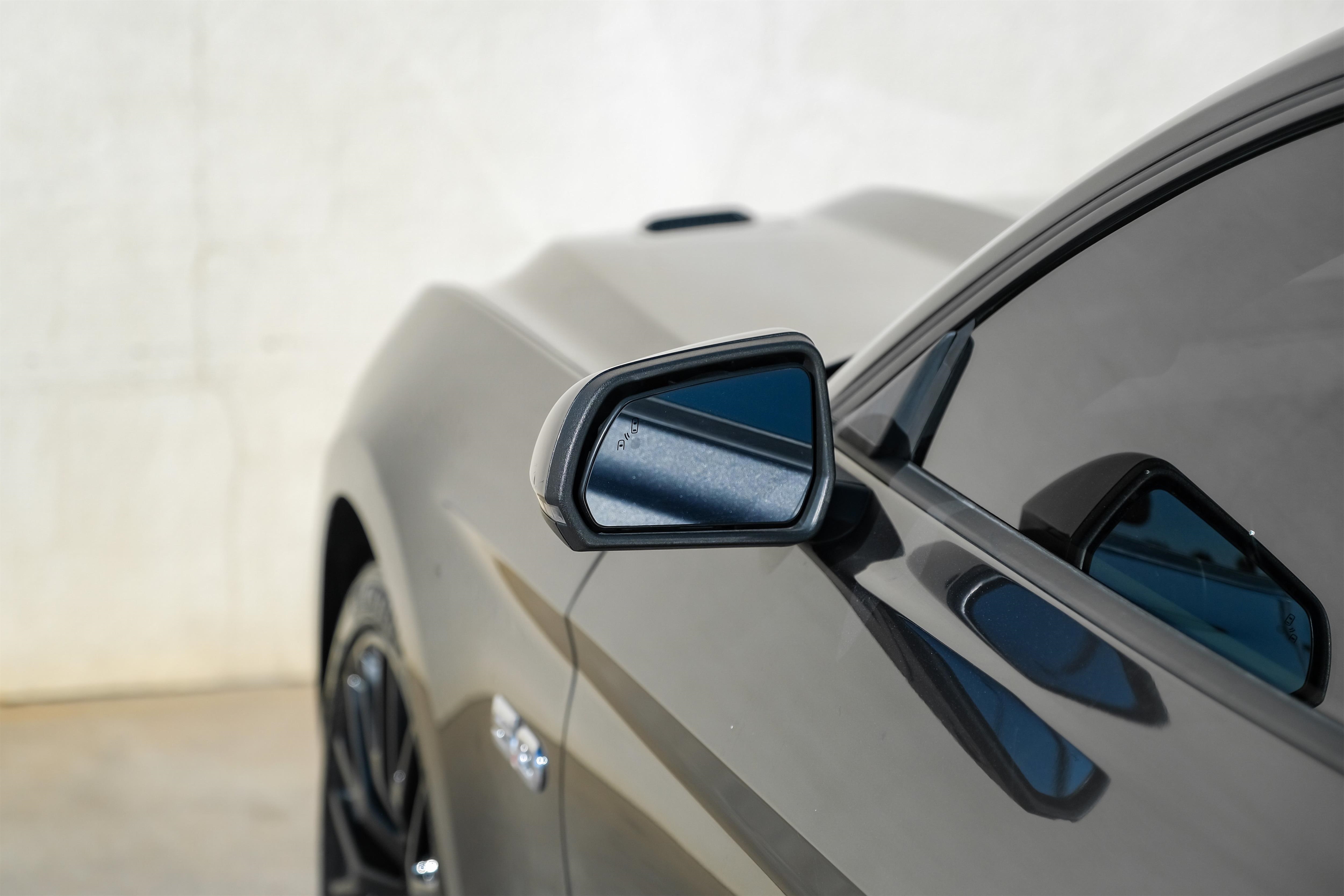 Ford Mustang Vehicle Main Gallery Image 36