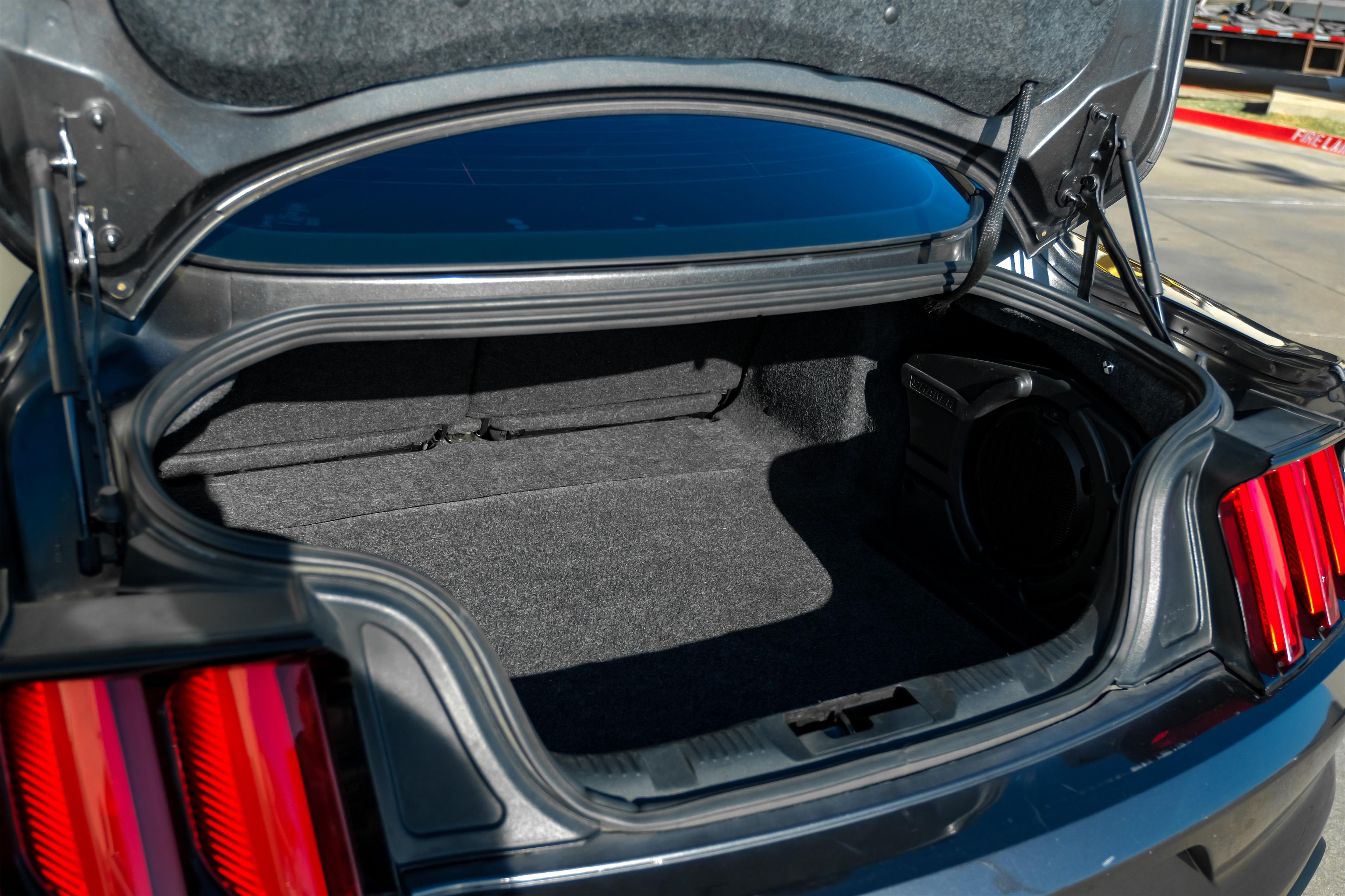 Ford Mustang Vehicle Main Gallery Image 43