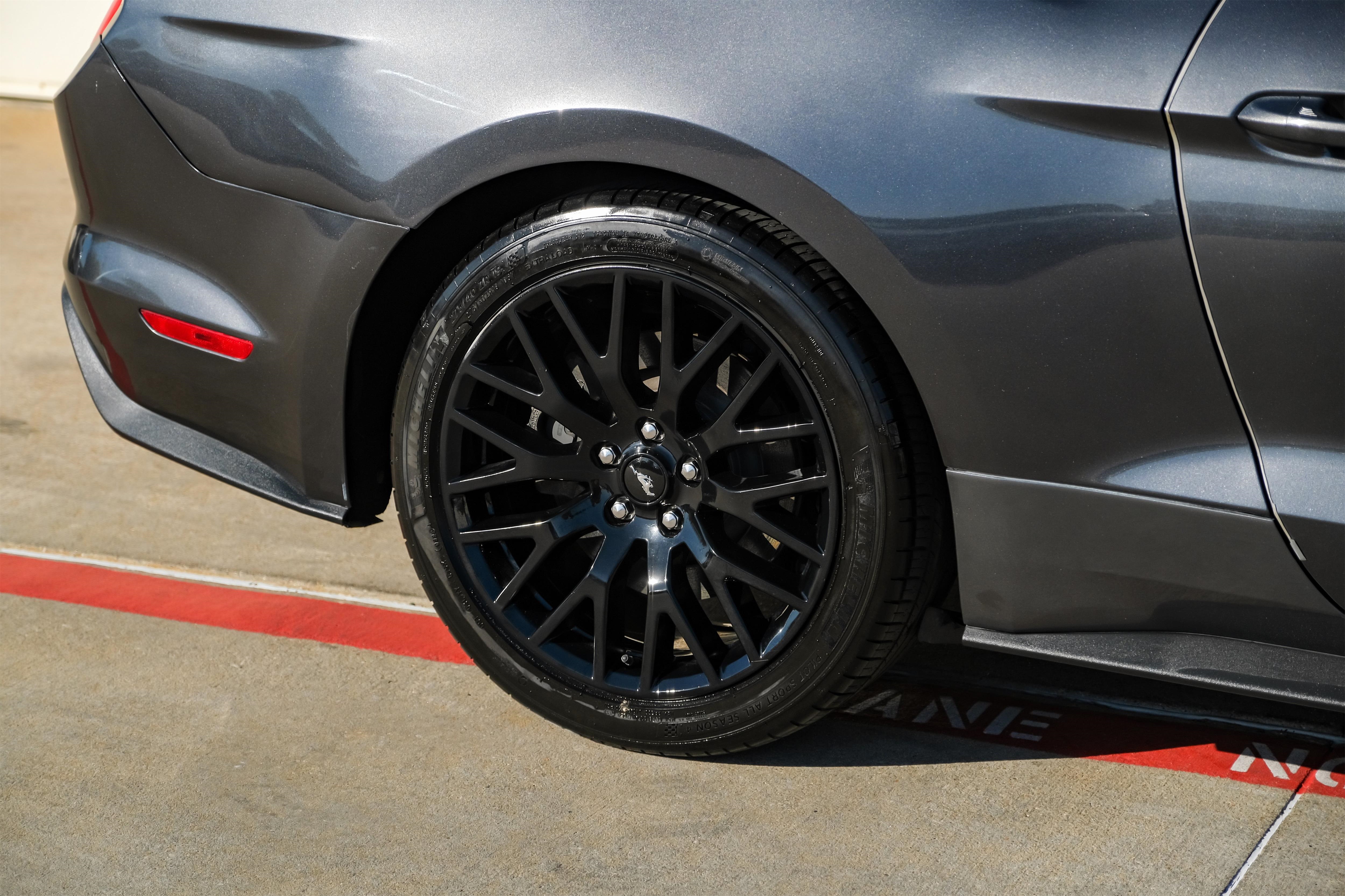 Ford Mustang Vehicle Main Gallery Image 45