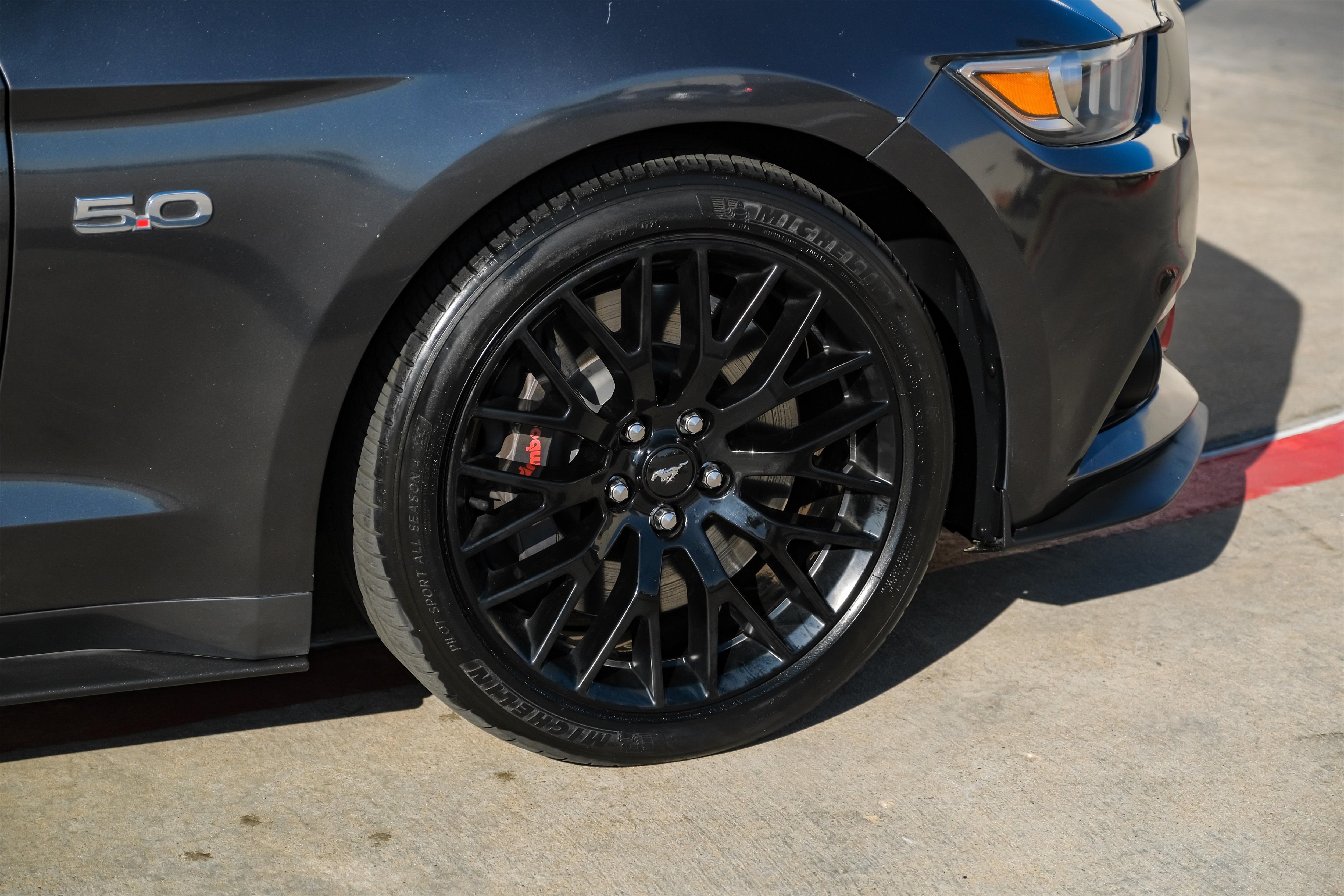 Ford Mustang Vehicle Main Gallery Image 46