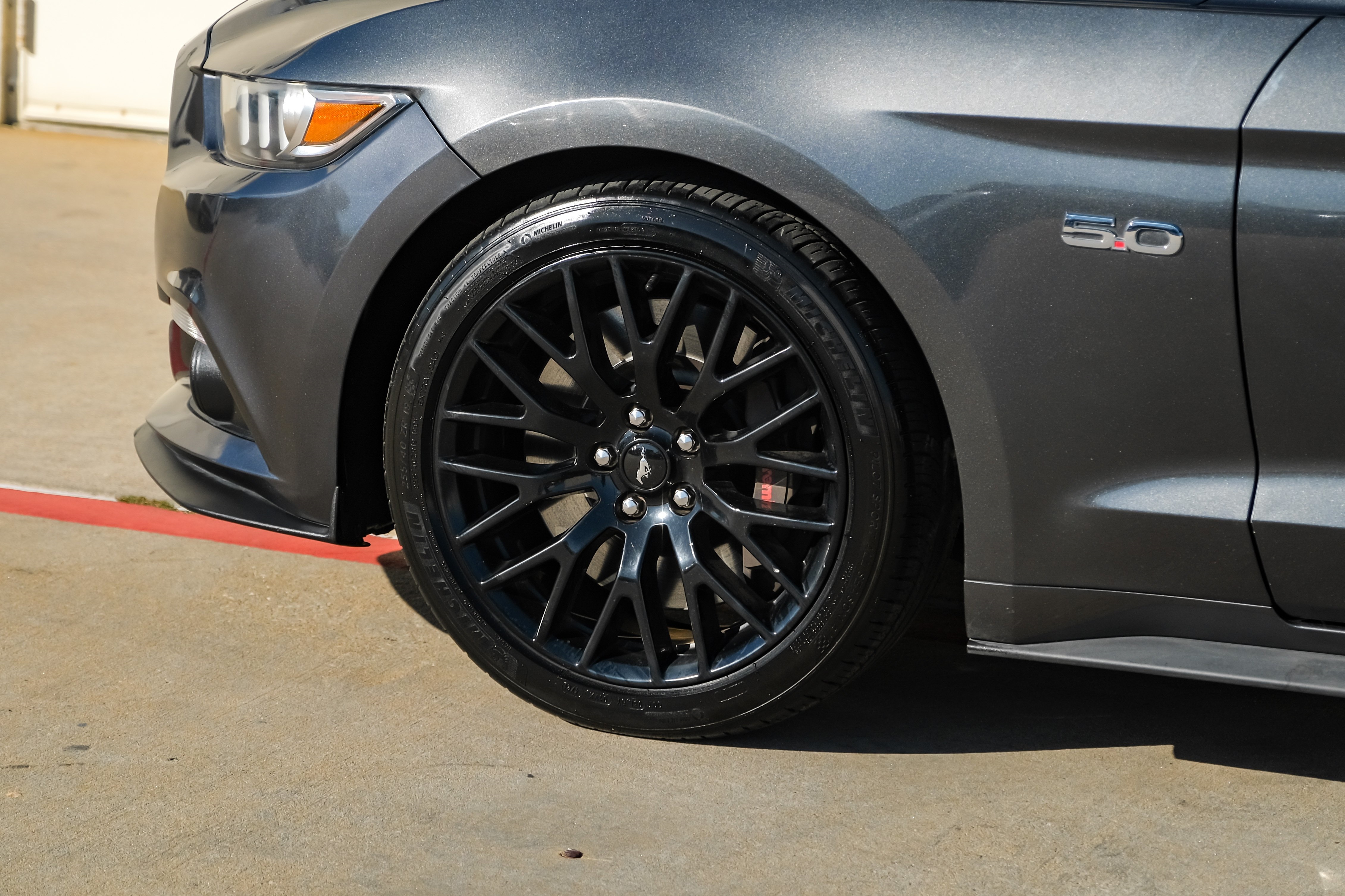 Ford Mustang Vehicle Main Gallery Image 47