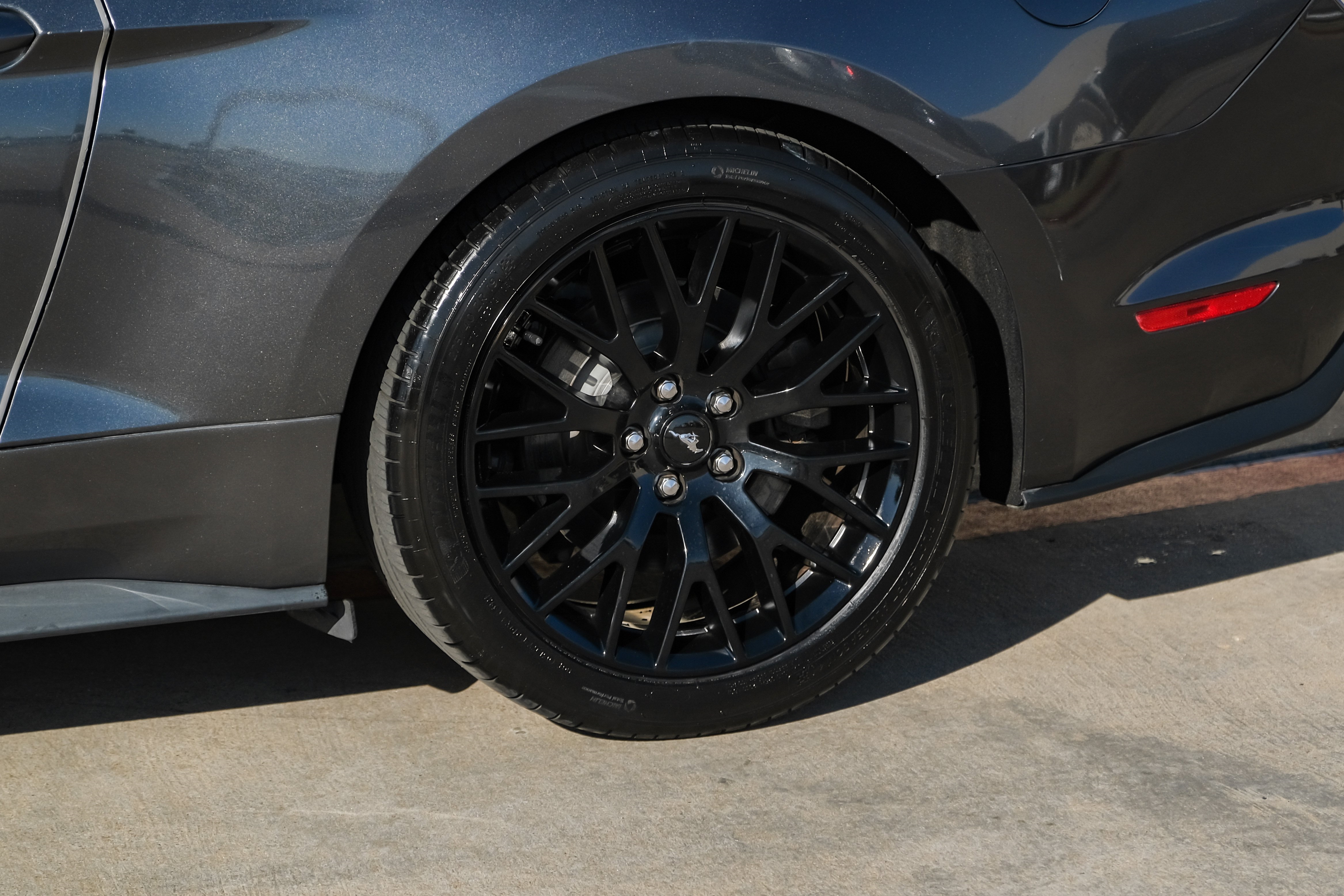 Ford Mustang Vehicle Main Gallery Image 48