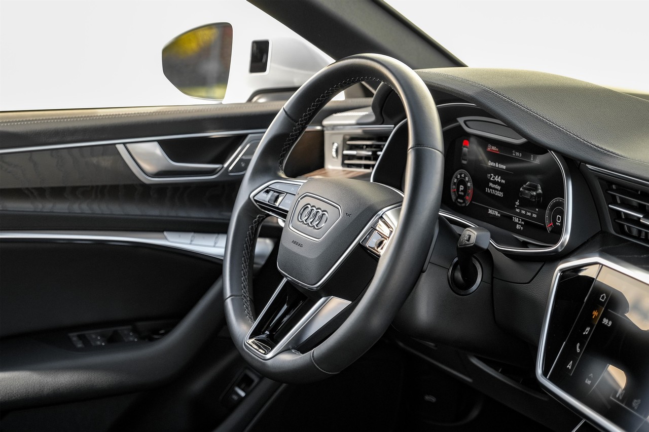 Audi A6 Vehicle Main Gallery Image 14