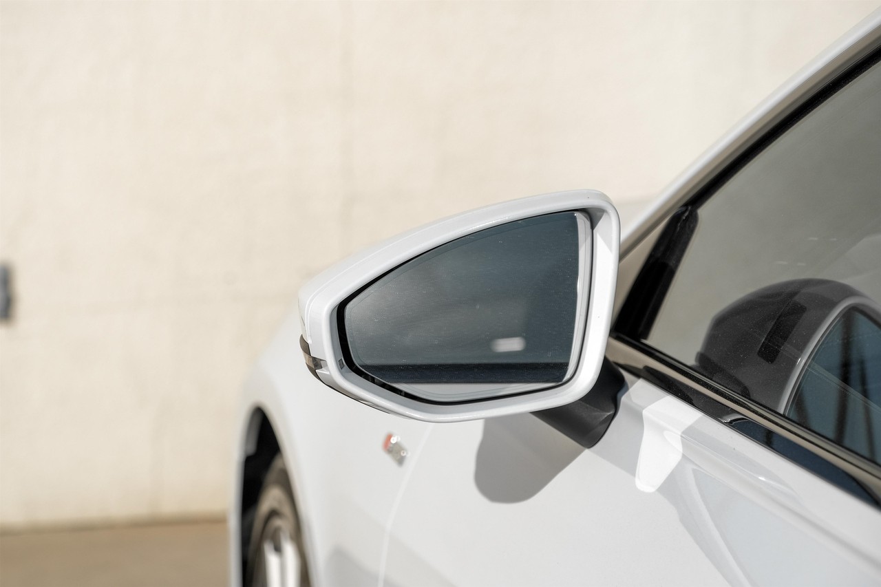 Audi A6 Vehicle Main Gallery Image 40