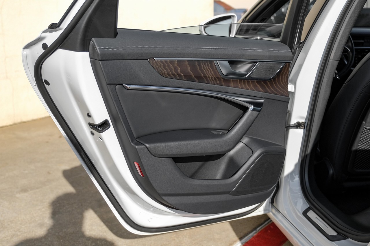 Audi A6 Vehicle Main Gallery Image 44