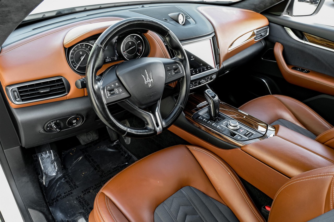 Maserati Levante Vehicle Main Gallery Image 03