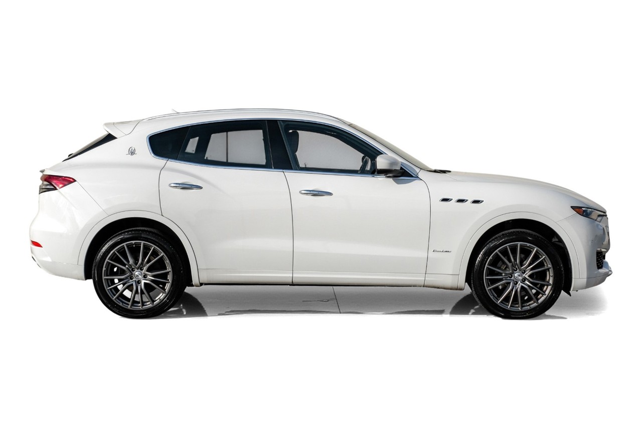 Maserati Levante Vehicle Main Gallery Image 08