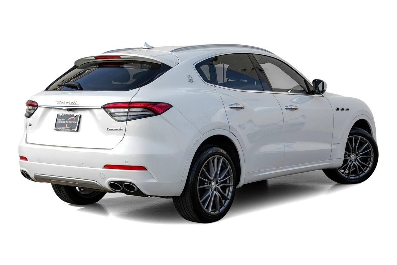 Maserati Levante Vehicle Main Gallery Image 09