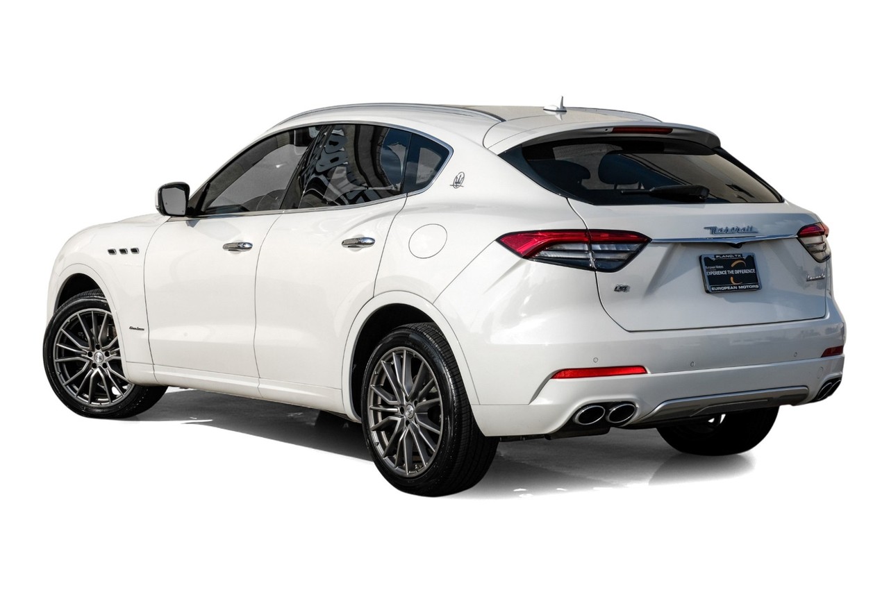 Maserati Levante Vehicle Main Gallery Image 11