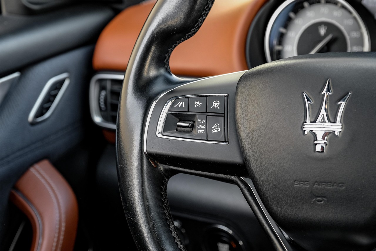 Maserati Levante Vehicle Main Gallery Image 18