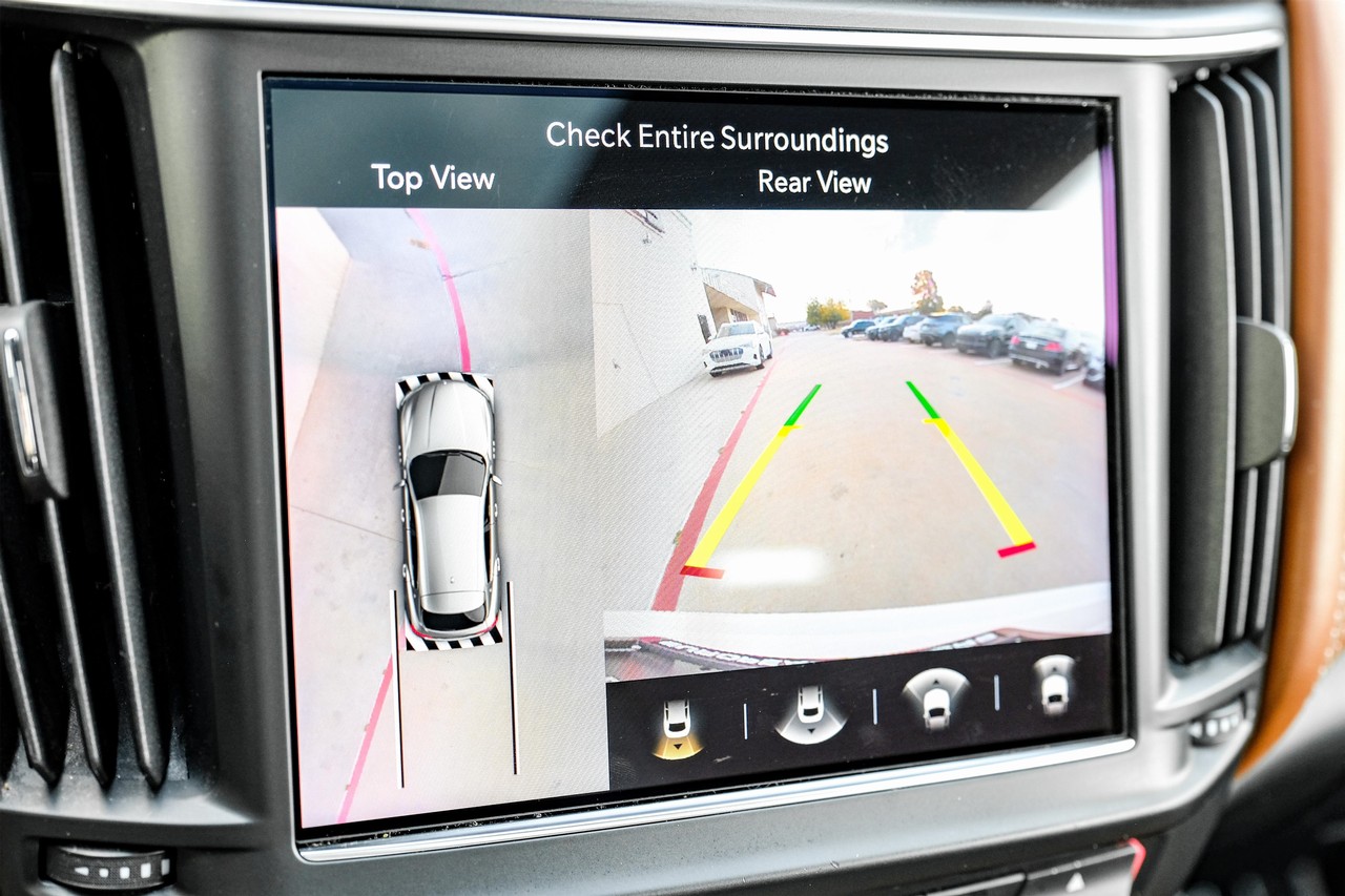 Maserati Levante Vehicle Main Gallery Image 23