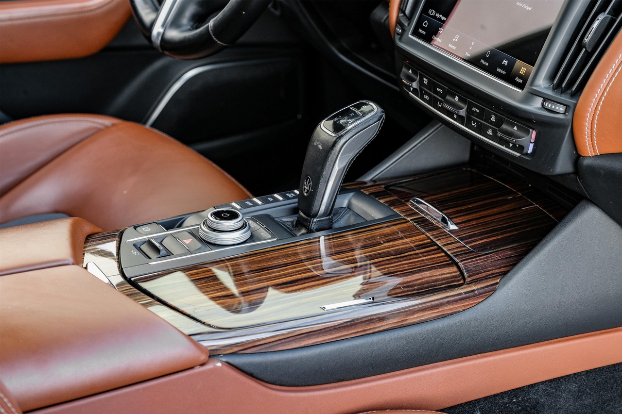 Maserati Levante Vehicle Main Gallery Image 24