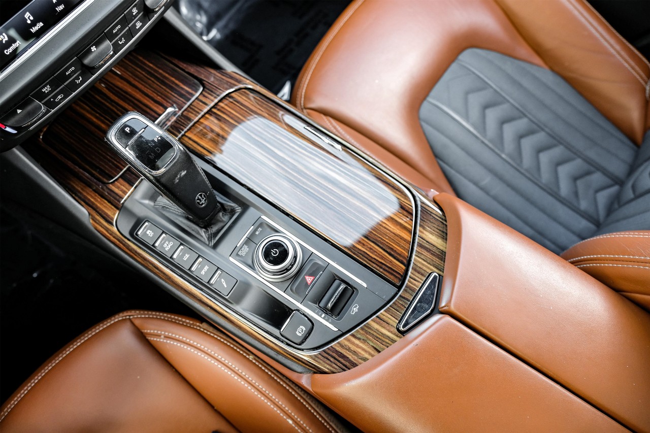 Maserati Levante Vehicle Main Gallery Image 25