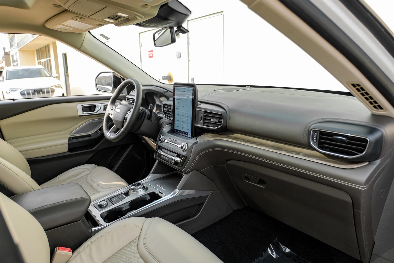 Ford Explorer Vehicle Main Gallery Image 13