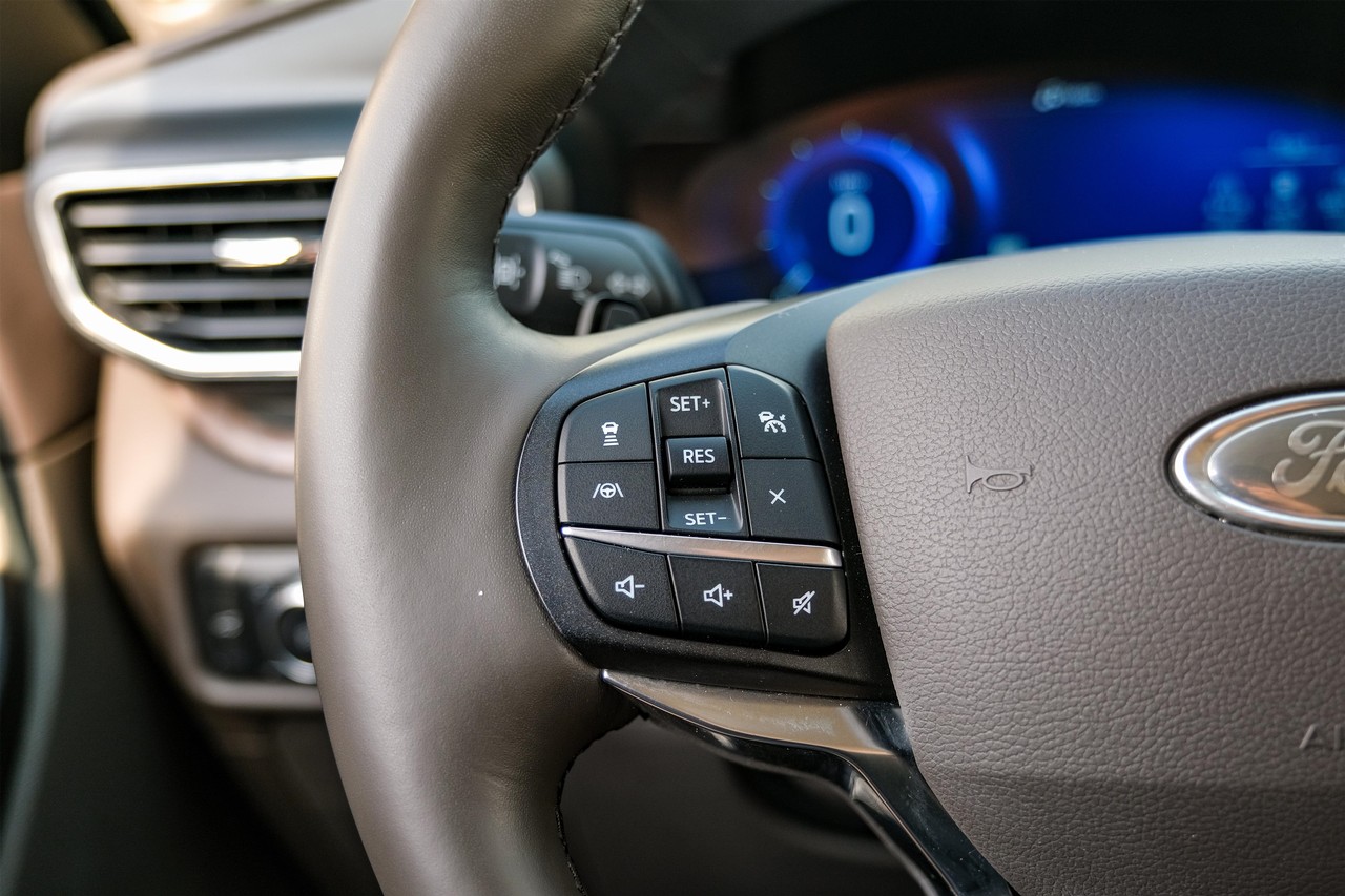 Ford Explorer Vehicle Main Gallery Image 17