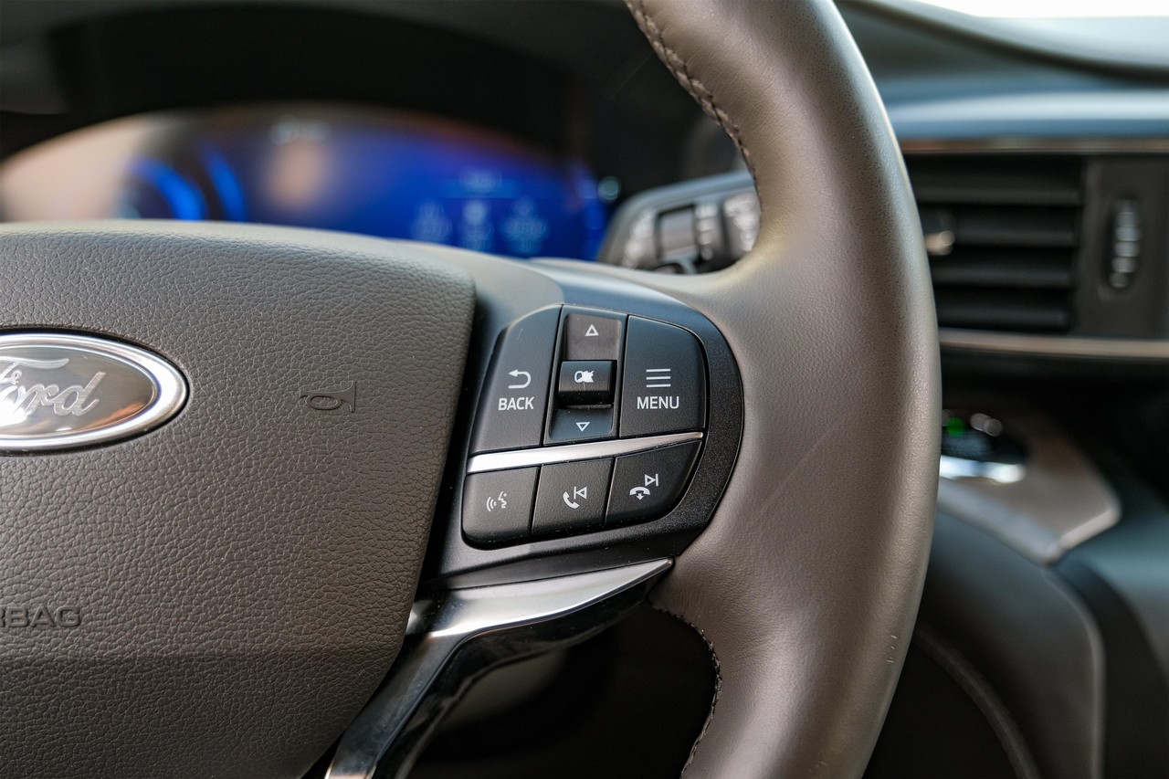 Ford Explorer Vehicle Main Gallery Image 18