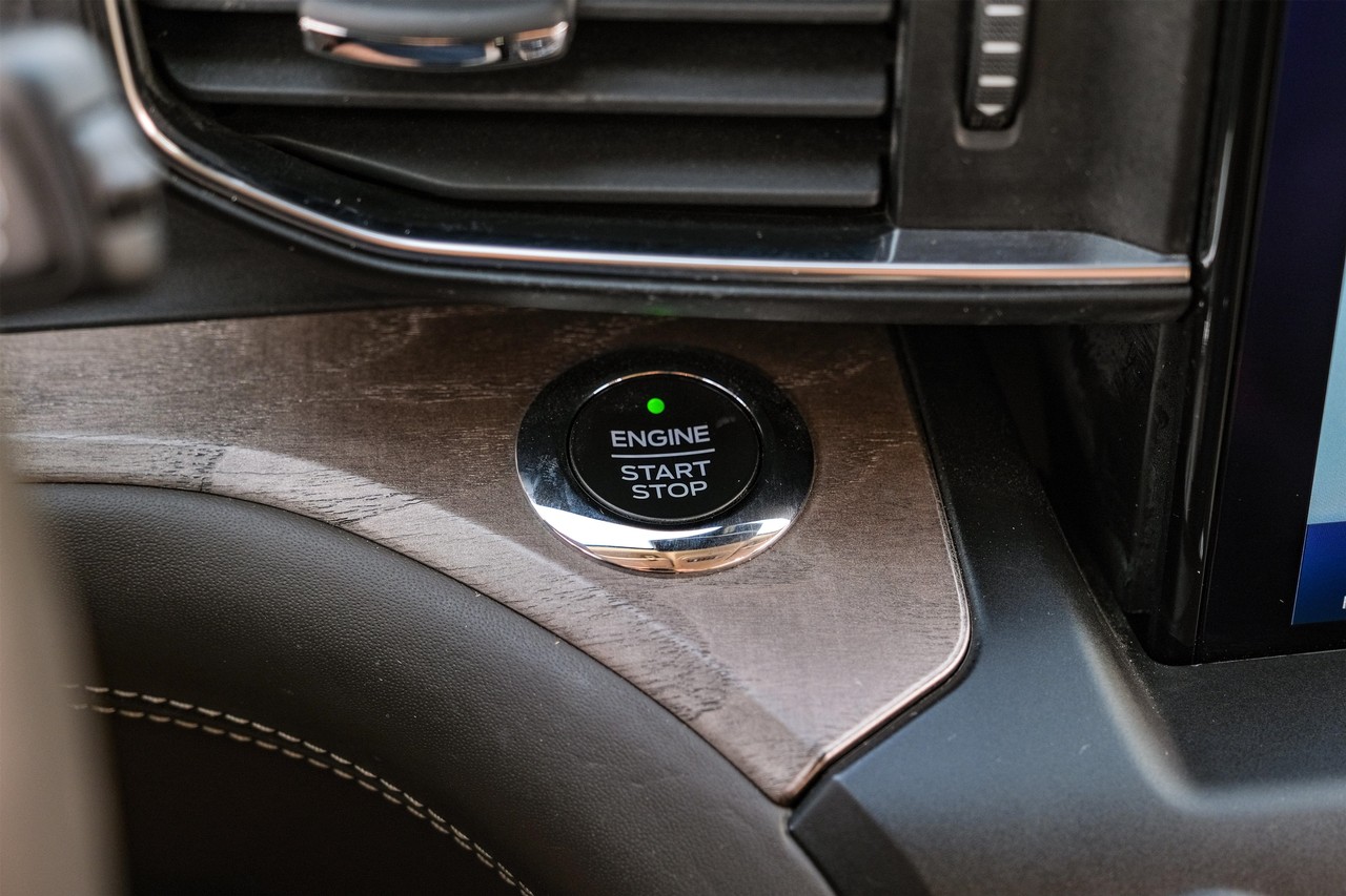 Ford Explorer Vehicle Main Gallery Image 20