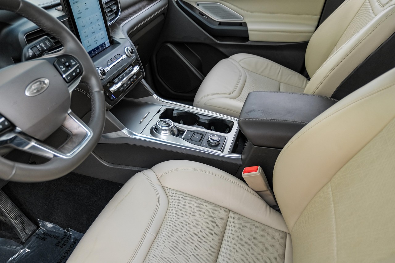 Ford Explorer Vehicle Main Gallery Image 24