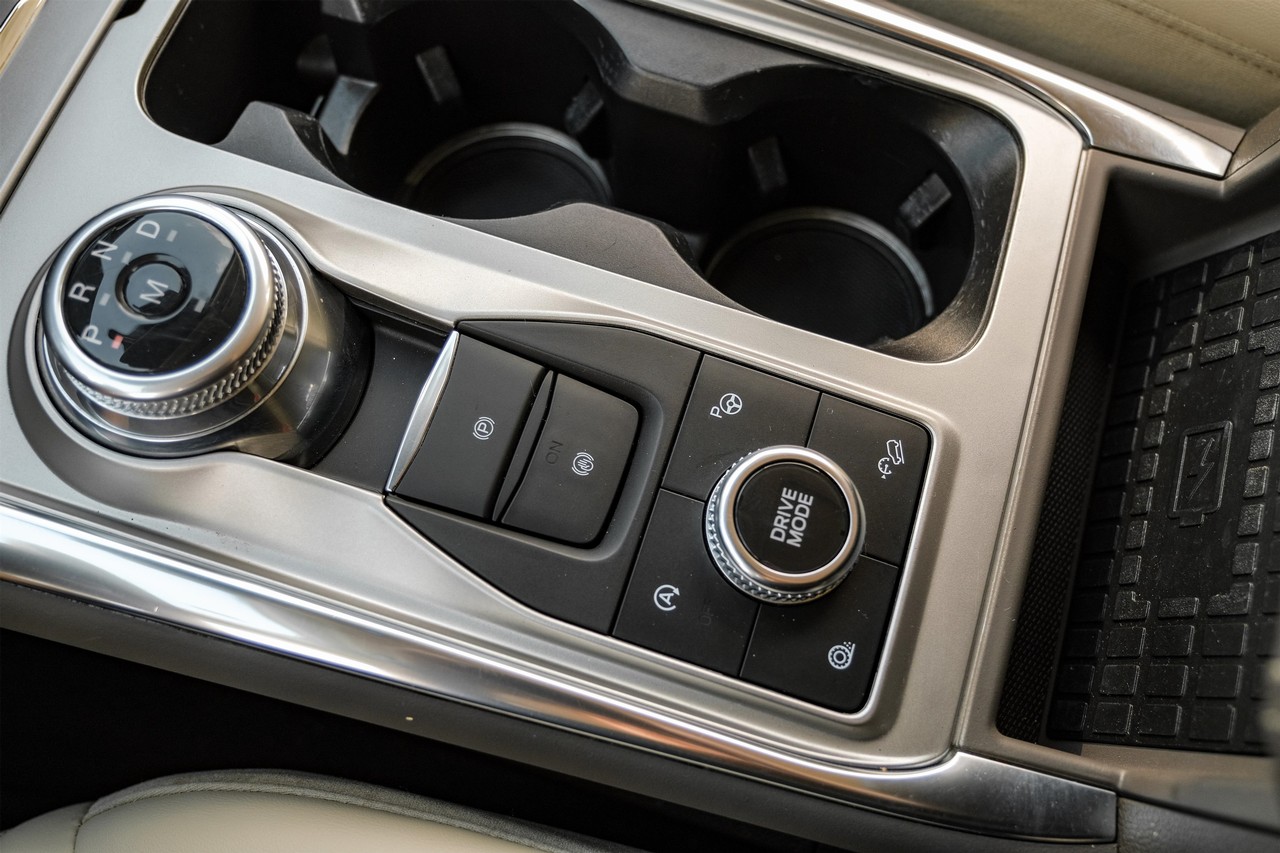 Ford Explorer Vehicle Main Gallery Image 26