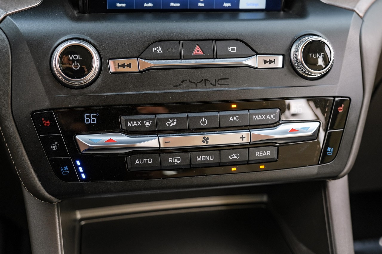 Ford Explorer Vehicle Main Gallery Image 27