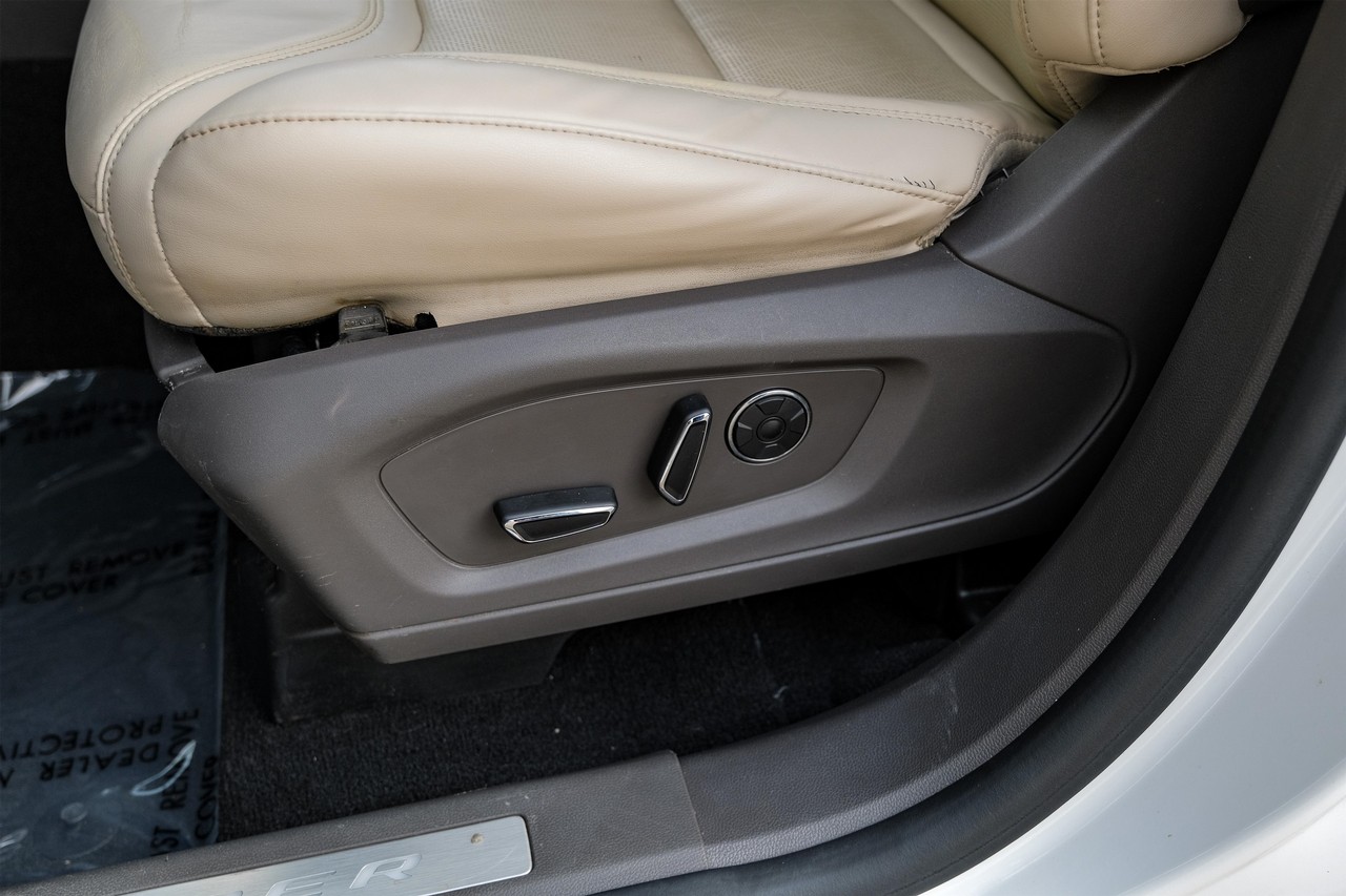 Ford Explorer Vehicle Main Gallery Image 32