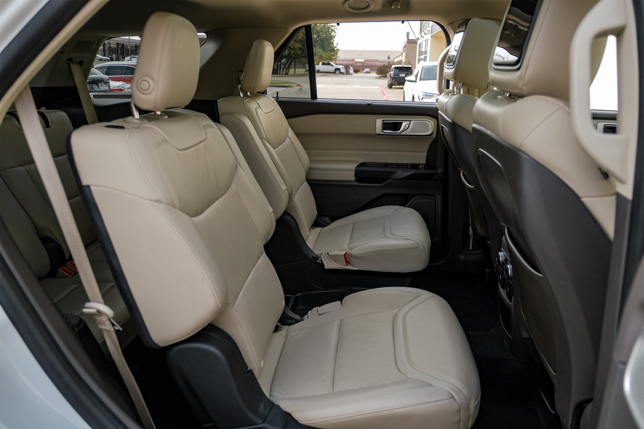 Ford Explorer Vehicle Main Gallery Image 36