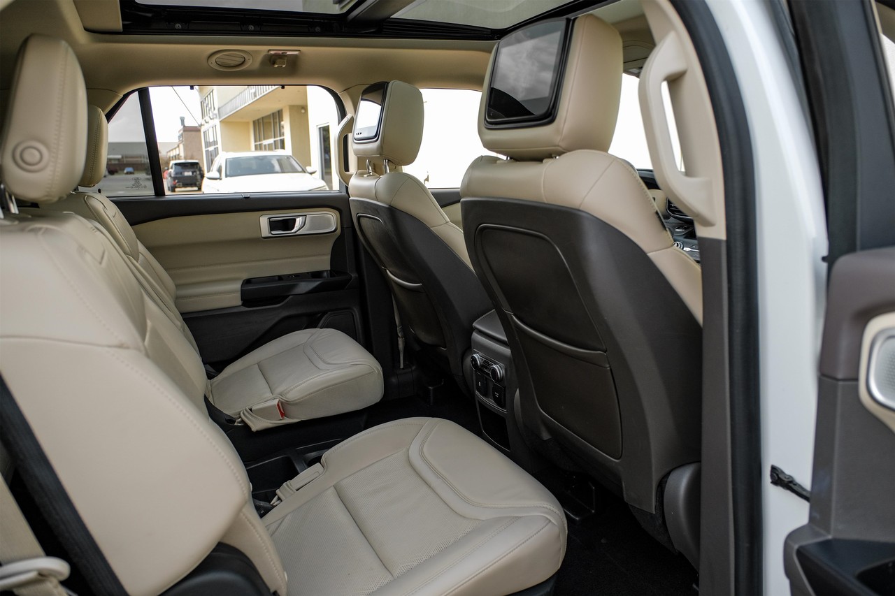 Ford Explorer Vehicle Main Gallery Image 37