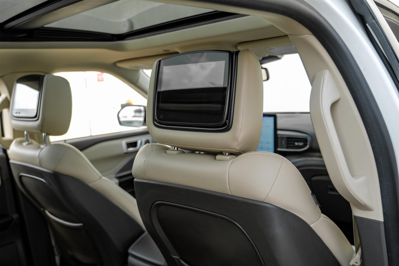 Ford Explorer Vehicle Main Gallery Image 38