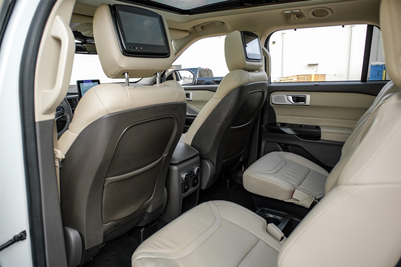 Ford Explorer Vehicle Main Gallery Image 40