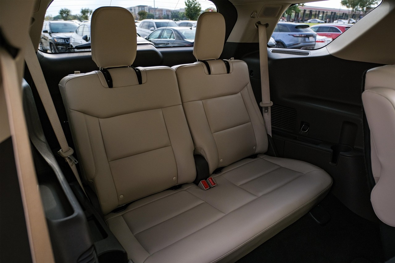 Ford Explorer Vehicle Main Gallery Image 42