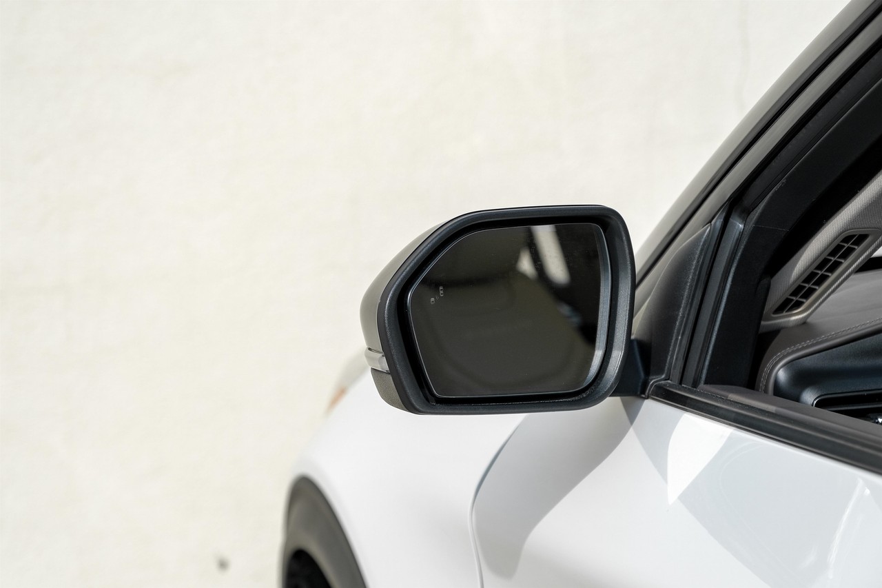 Ford Explorer Vehicle Main Gallery Image 44