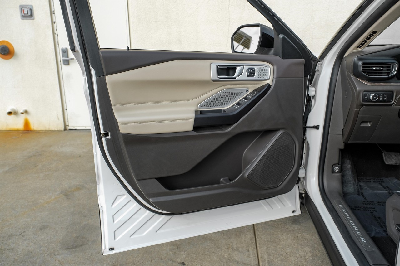 Ford Explorer Vehicle Main Gallery Image 45